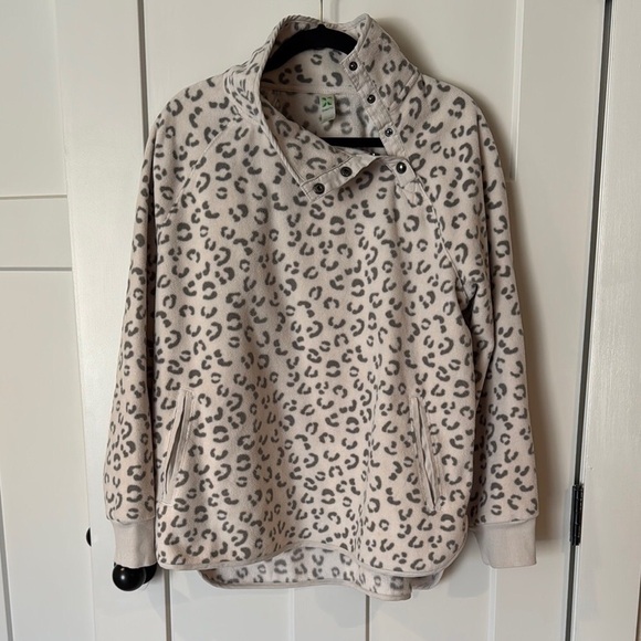 GreenTea Cream and Gray Animal Print Fleece Jacket - Picture 1 of 8